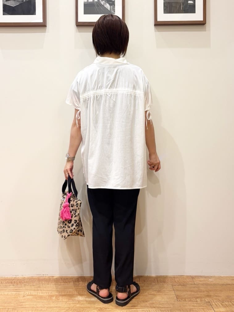 きっちょんさんの「SHOO･LA･RUE｜◆【S-LL/ひんやり】後ろ姿も抜かりなく インせず着られる バックギャザーシャツ」を使ったコーディネート