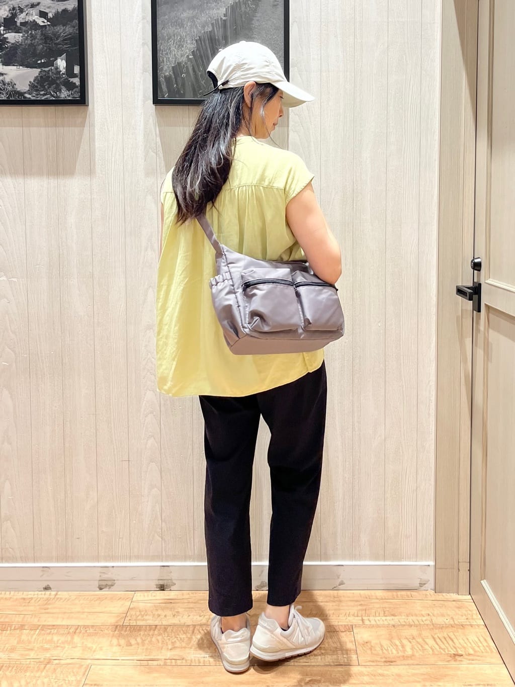 youさんの「SHOO･LA･RUE｜【S-LL/洗濯後しわになりにくい】上品にきれい見え スラブギャザーブラウス」を使ったコーディネート