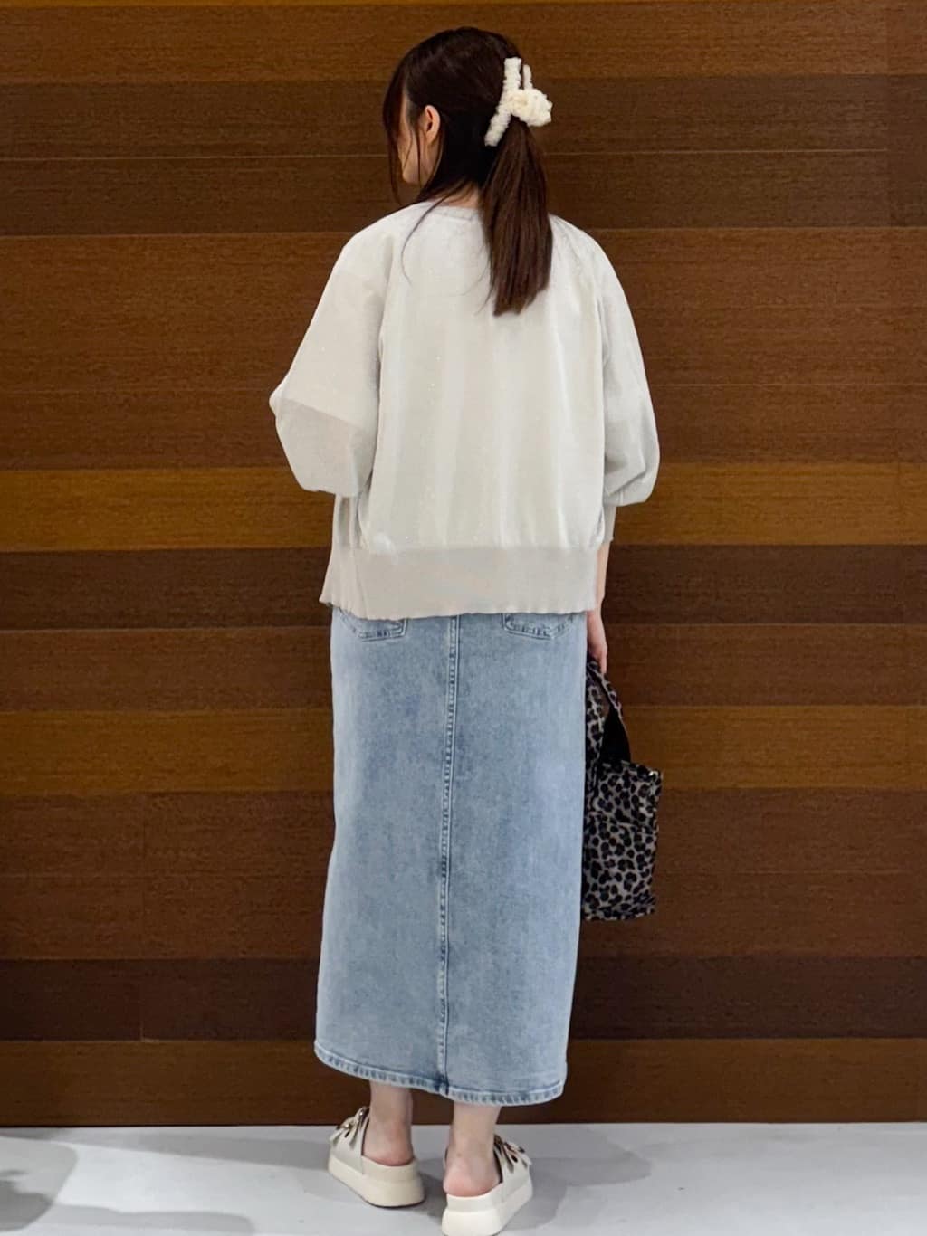 まみさんの「OPAQUE.CLIP｜◆刺繍ロゴワイドシルエットTシャツ【洗濯機洗い可】」を使ったコーディネート