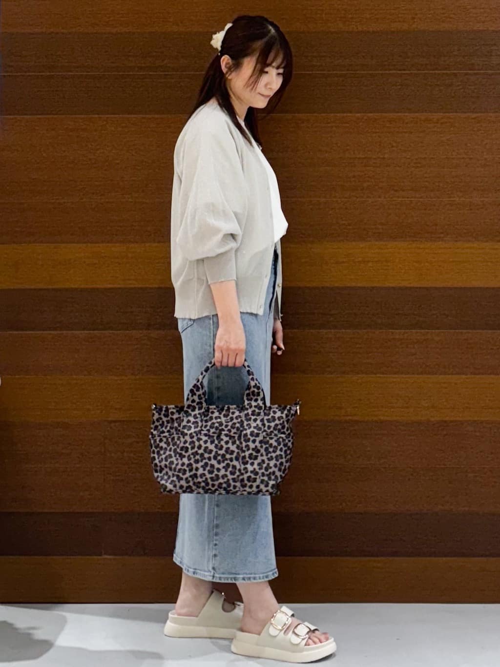 まみさんの「OPAQUE.CLIP｜◆刺繍ロゴワイドシルエットTシャツ【洗濯機洗い可】」を使ったコーディネート