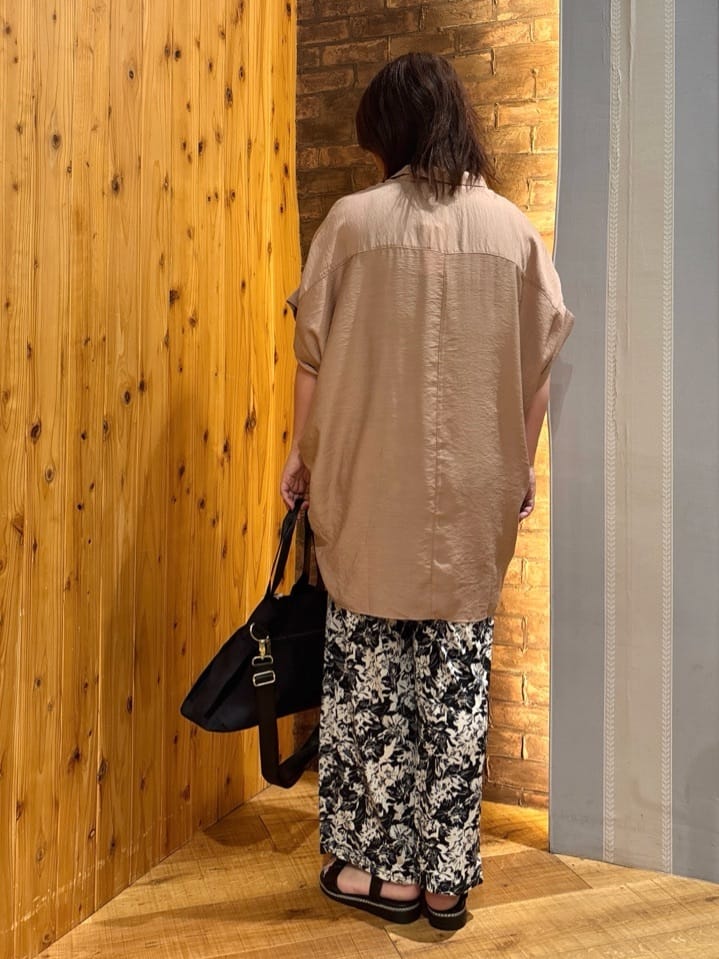 ゆかぴさんの「SHOO･LA･RUE｜【ひんやり】すっきりきれいに体型カバー コクーンシルエットワンピース」を使ったコーディネート