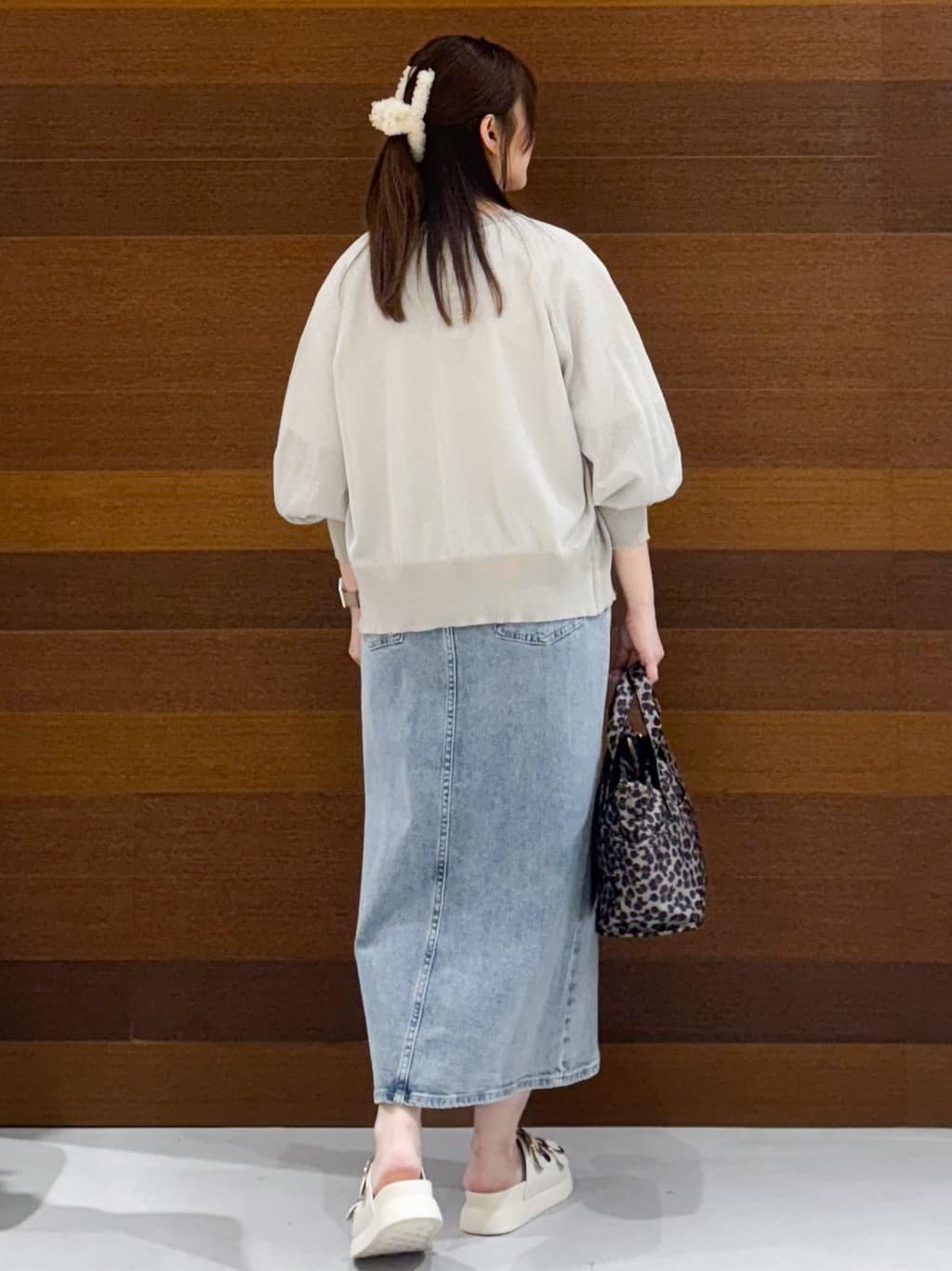 まみさんの「OPAQUE.CLIP｜◆刺繍ロゴワイドシルエットTシャツ【洗濯機洗い可】」を使ったコーディネート