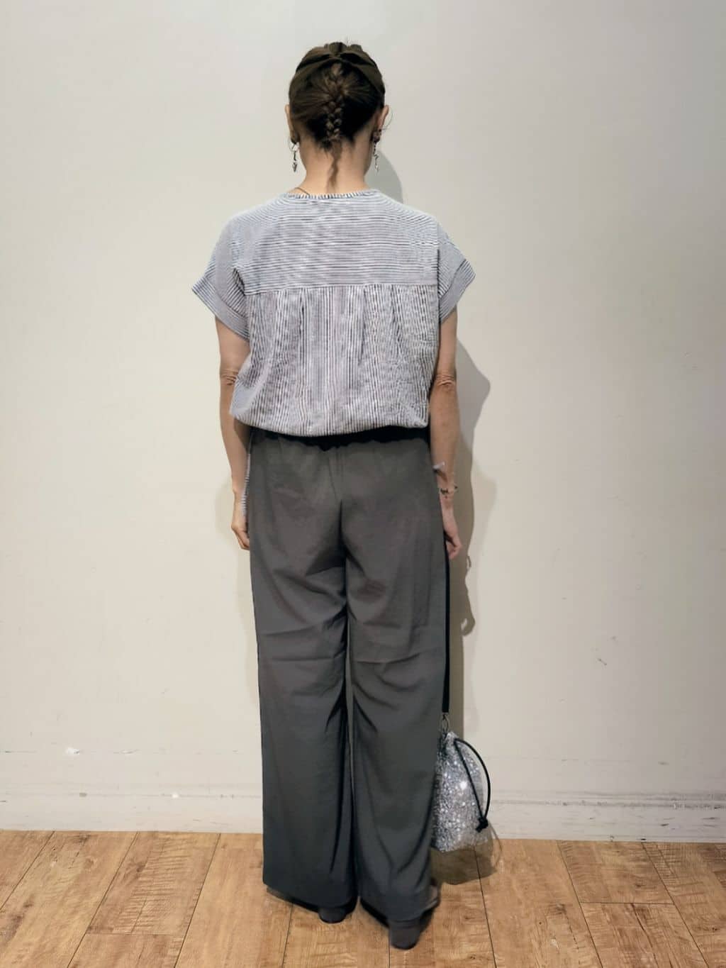 YUKIさんの「SHOO･LA･RUE｜【洗える/S-LL】シルエット変化を楽しめる サッカーストライプ柄スキッパートップス」を使ったコーディネート