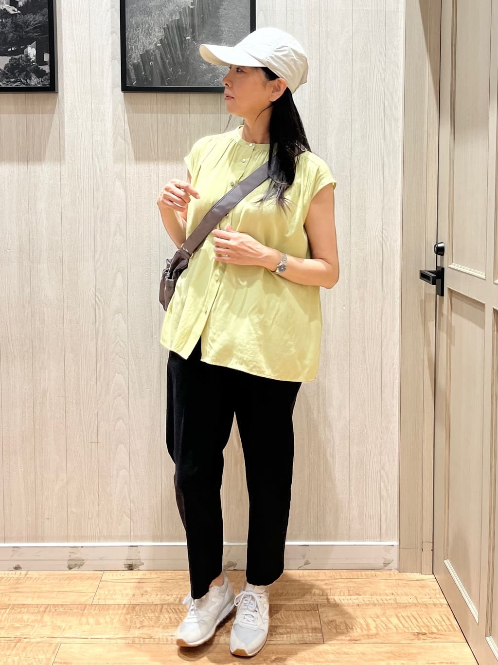 youさんの「SHOO･LA･RUE｜【S-LL/洗濯後しわになりにくい】上品にきれい見え スラブギャザーブラウス」を使ったコーディネート