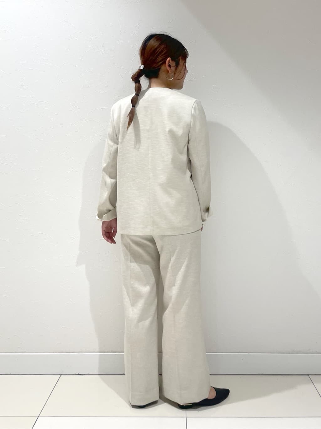 YUUKIさんの「INDIVI｜【洗える】胸元タックフリルブラウス」を使ったコーディネート
