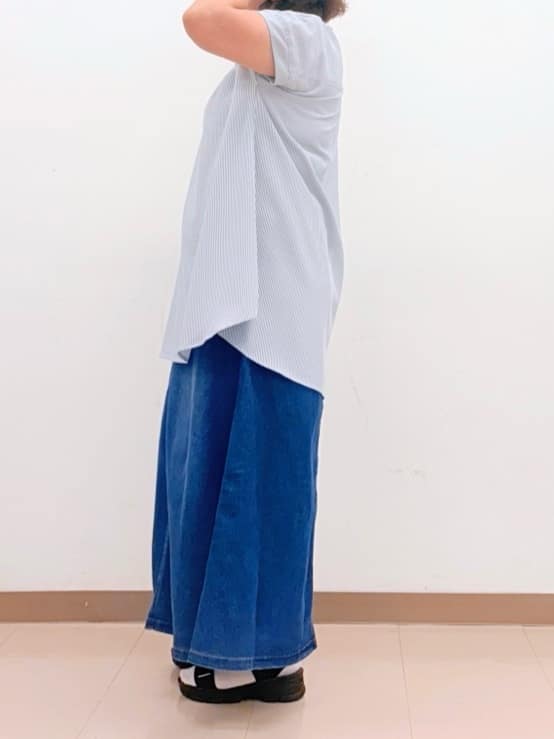 haruさんの「SHOO･LA･RUE｜【S-LL/ひんやり/体型カバー】サッカーストライプ Aラインチュニックブラウス」を使ったコーディネート
