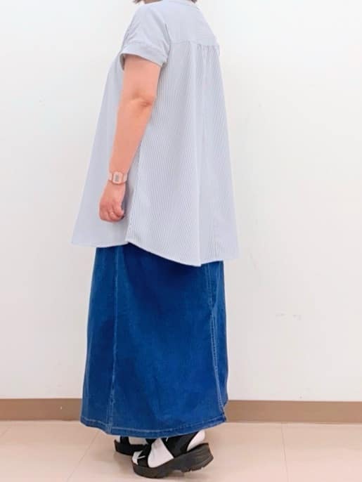 haruさんの「SHOO･LA･RUE｜【S-LL/ひんやり/体型カバー】サッカーストライプ Aラインチュニックブラウス」を使ったコーディネート