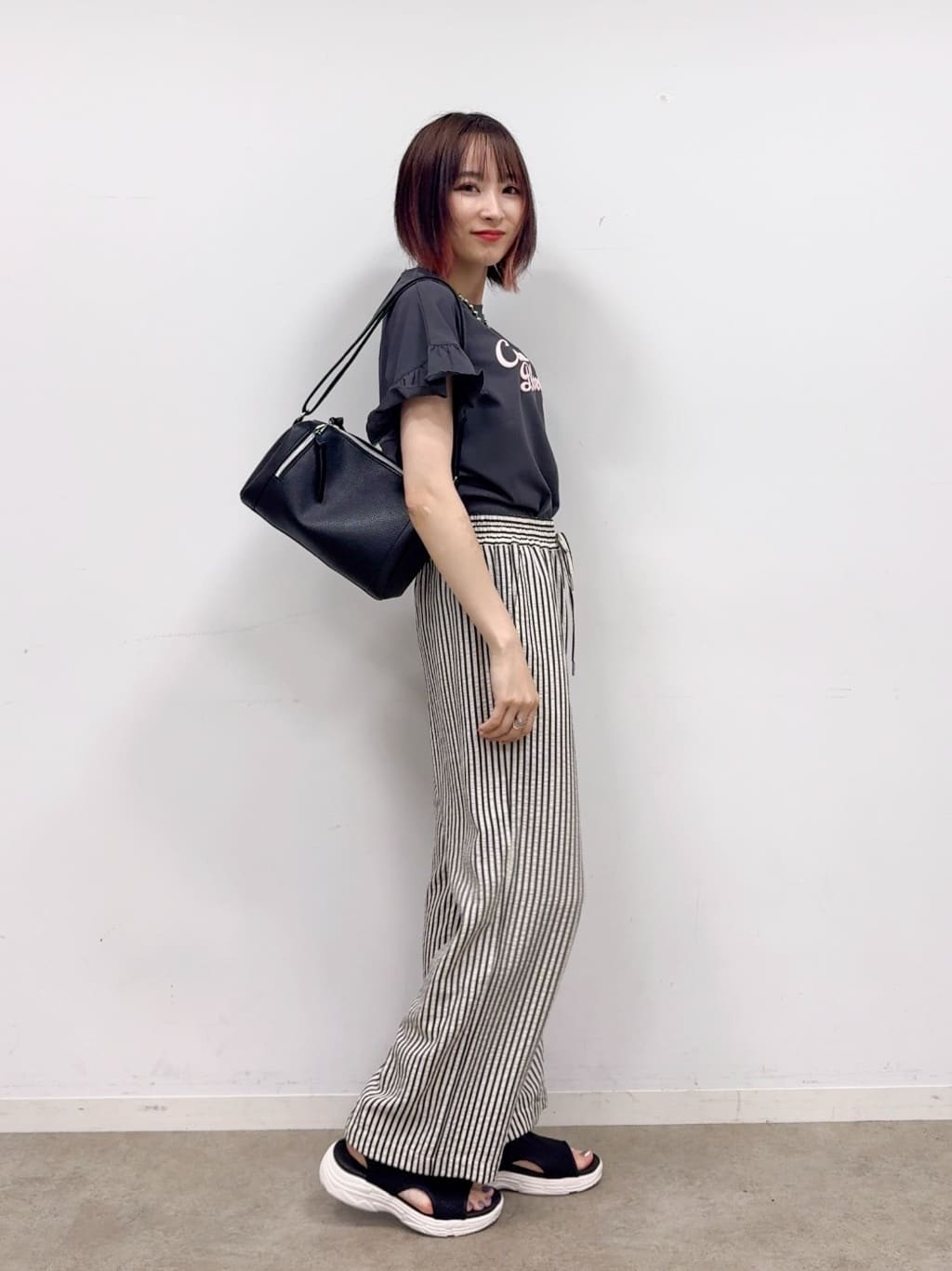 𝐜𝐡𝐢𝐤𝐚さんの「SHOO･LA･RUE｜【S-LL/汗ジミ軽減/ひんやり/UVカット】フリルTシャツ」を使ったコーディネート