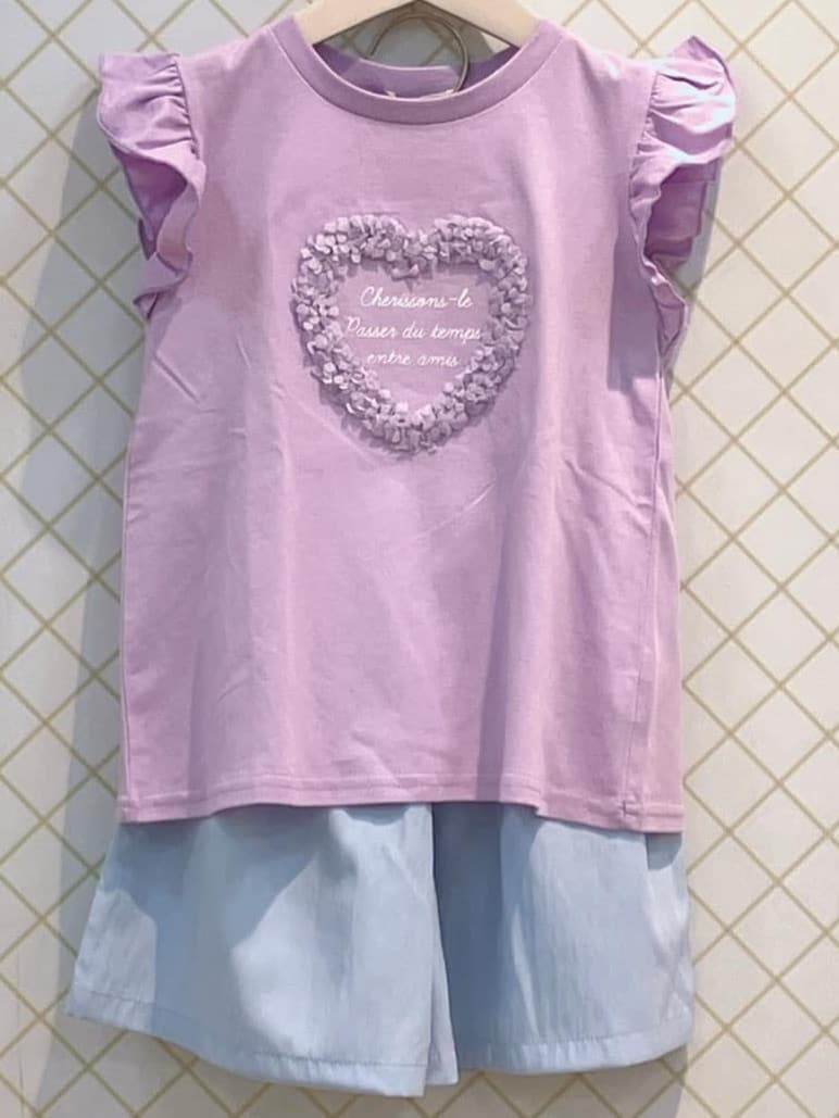 蒼さんの「SHOO･LA･RUE｜◆【100-150cm/ひんやり】花びらモチーフTシャツ」を使ったコーディネート