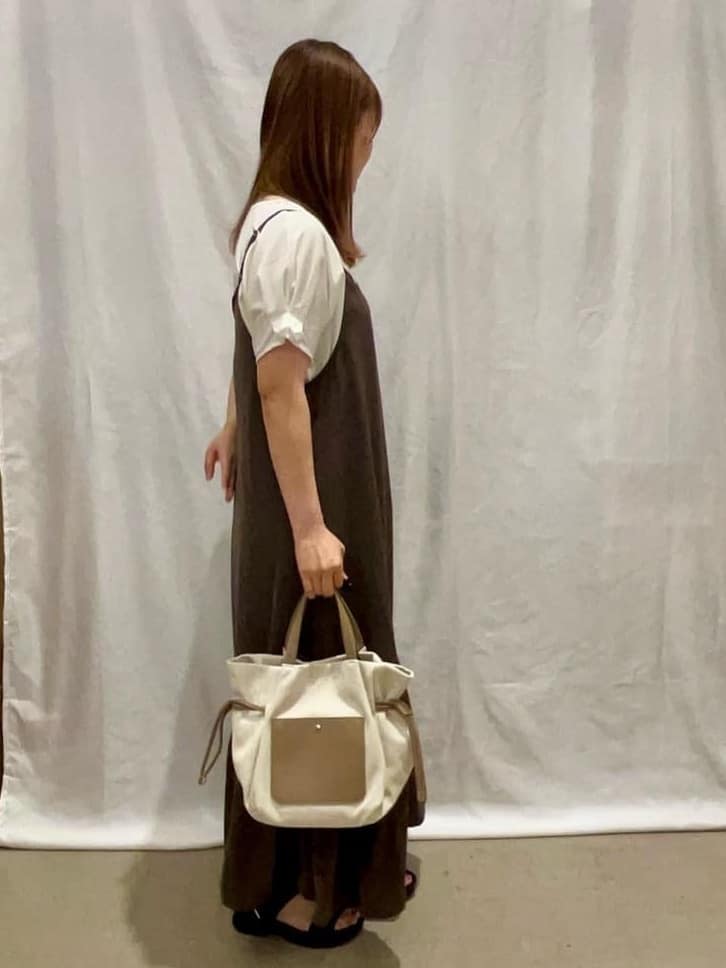 ゆっきーさんの「SHOO･LA･RUE｜【S-LL/UV/プチプラ】お袖タックで好印象 デザインTシャツ」を使ったコーディネート