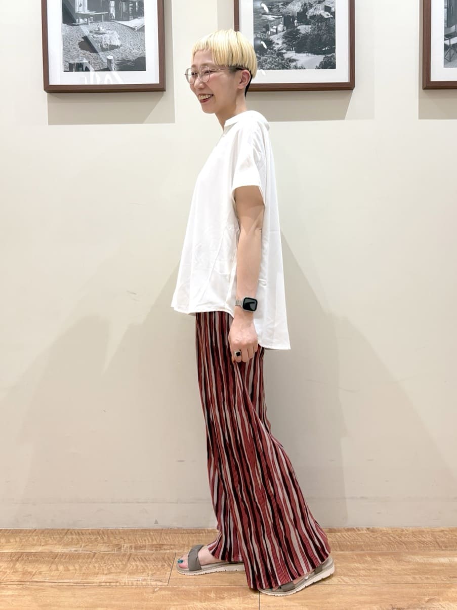 Ayumiさんの「SHOO･LA･RUE｜【洗える/S-LL/プチプラ】さらっとすっきりきれい見え スキッパーブラウス」を使ったコーディネート