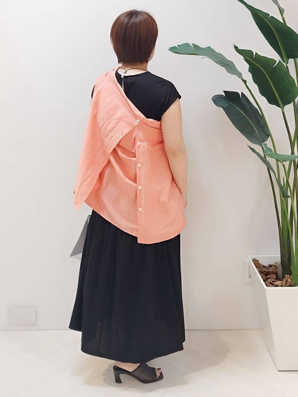 s u g iさんの「UNTITLED｜【ティアード/洗える】コットンロングワンピース」を使ったコーディネート