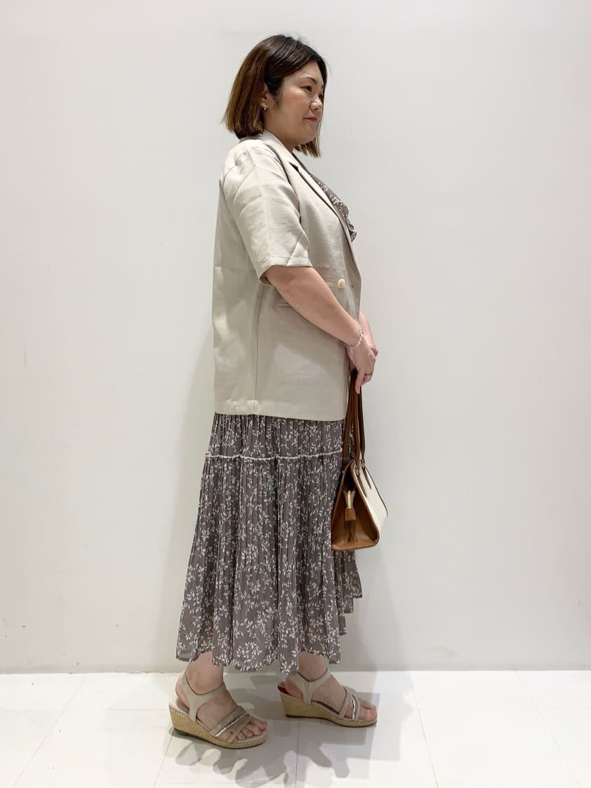 みいちゃんさんの「grove｜軽やかに羽織れて、きちんと見え ハーフスリーブテーラードジャケット」を使ったコーディネート