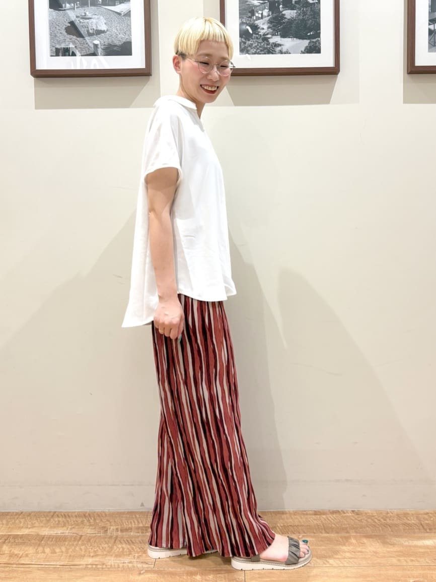 Ayumiさんの「SHOO･LA･RUE｜【洗える/S-LL/プチプラ】さらっとすっきりきれい見え スキッパーブラウス」を使ったコーディネート