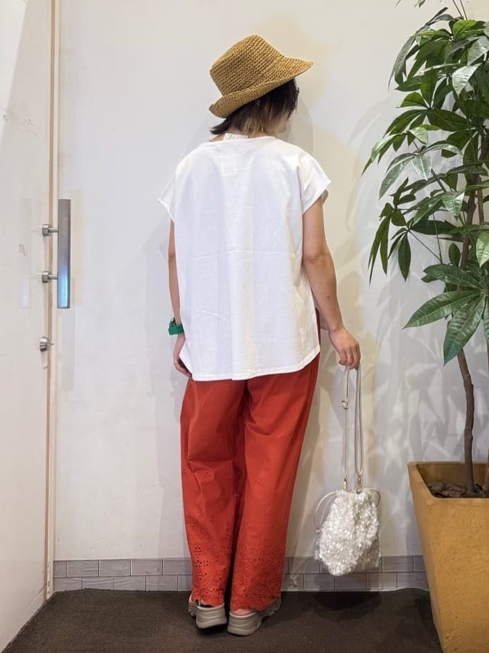 misakiさんの「SHOO･LA･RUE｜【洗える/S-LL/体型カバー】レース使いが華やか フレンチスリーブコットンTシャツ」を使ったコーディネート
