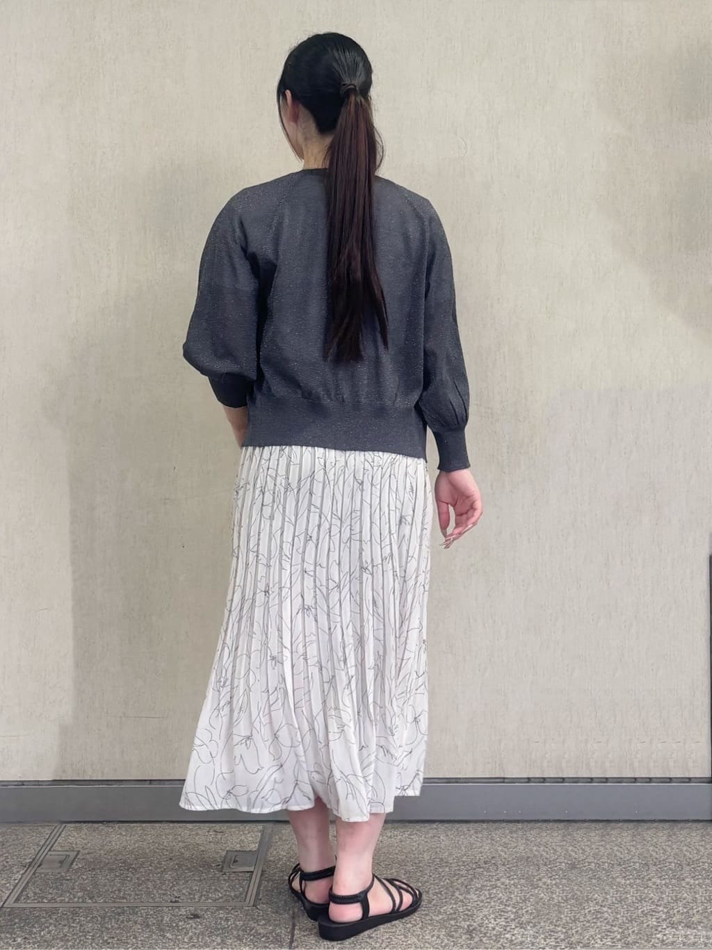 ささんの「OPAQUE.CLIP｜《新色追加》着丈が選べる！プリーツフレアスカート【イージーケア／防シワ／洗濯機洗い可】」を使ったコーディネート