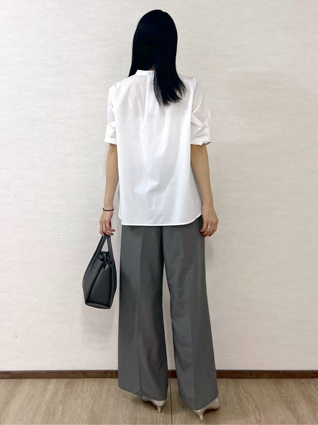 sachikoさんの「OPAQUE.CLIP｜ウエストサテン使いイージーワイドパンツ【洗濯機洗い可】」を使ったコーディネート