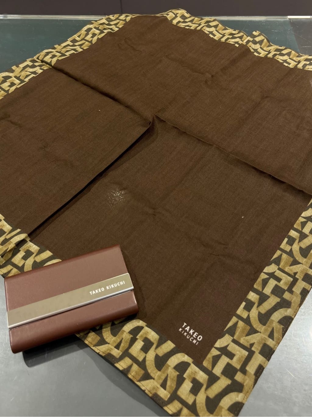uedaさんの「TAKEO KIKUCHI｜ハンカチ名刺入れセット」を使ったコーディネート