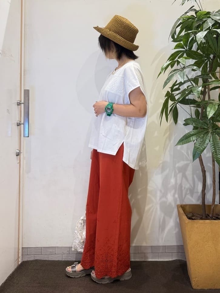 misakiさんの「SHOO･LA･RUE｜【洗える/S-LL/体型カバー】レース使いが華やか フレンチスリーブコットンTシャツ」を使ったコーディネート