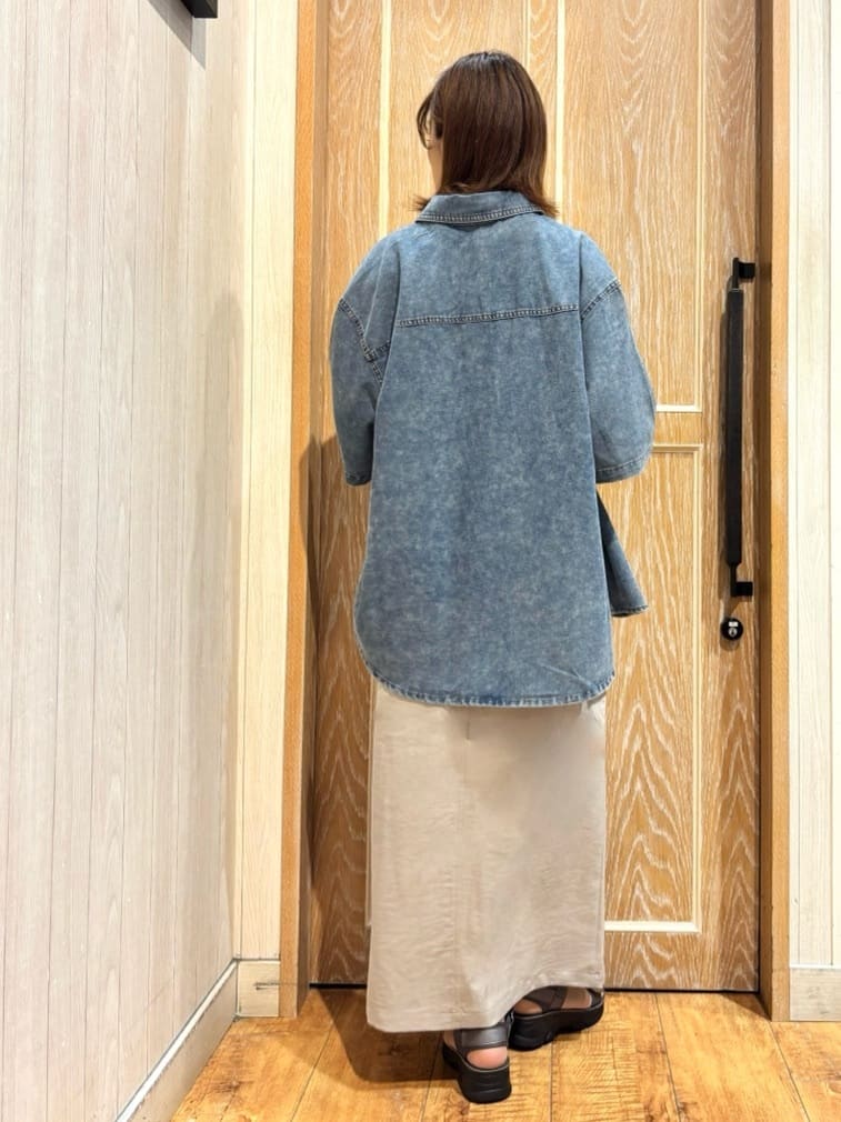 meiさんの「SHOO･LA･RUE｜【S-LL】大人のきれいめカジュアルに 麻調カーゴナロースカート」を使ったコーディネート
