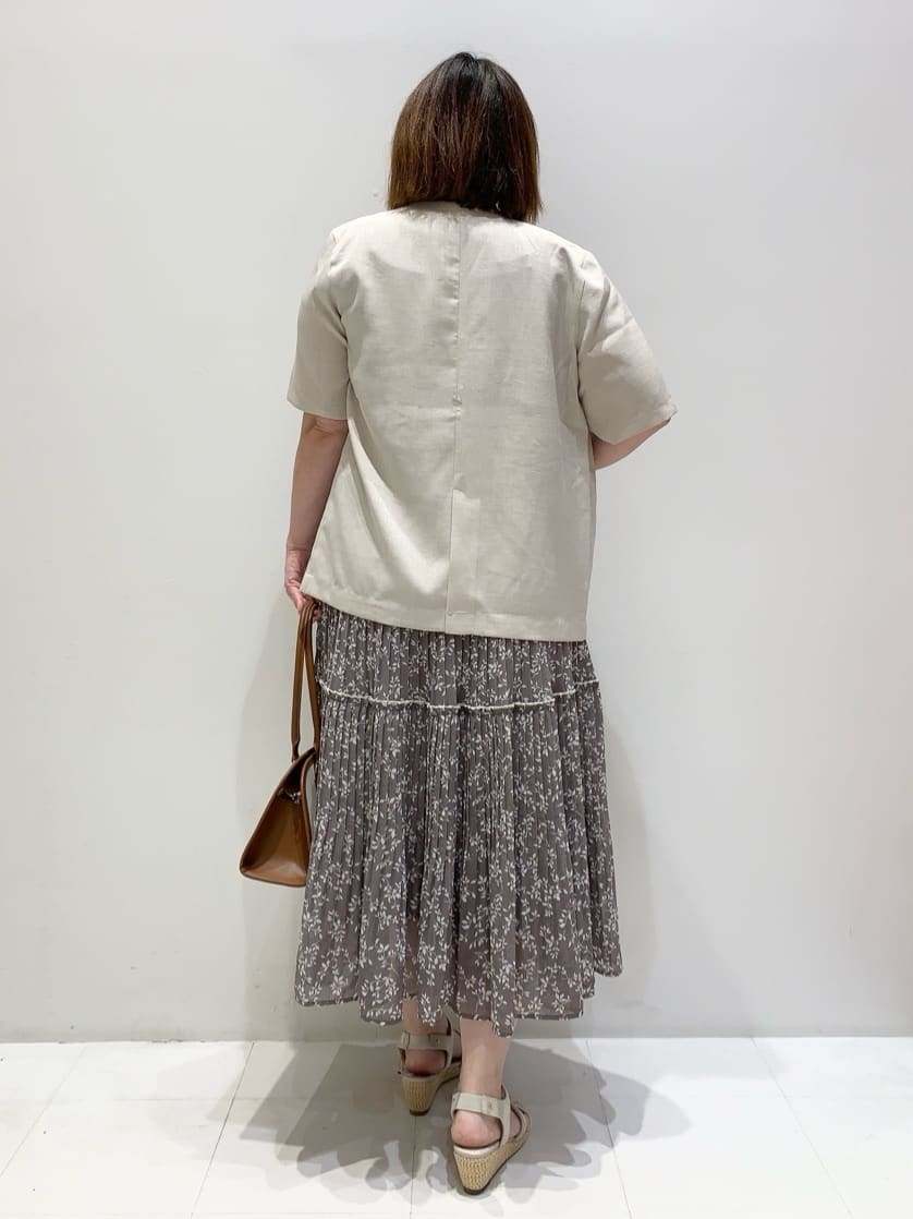みいちゃんさんの「grove｜軽やかに羽織れて、きちんと見え ハーフスリーブテーラードジャケット」を使ったコーディネート