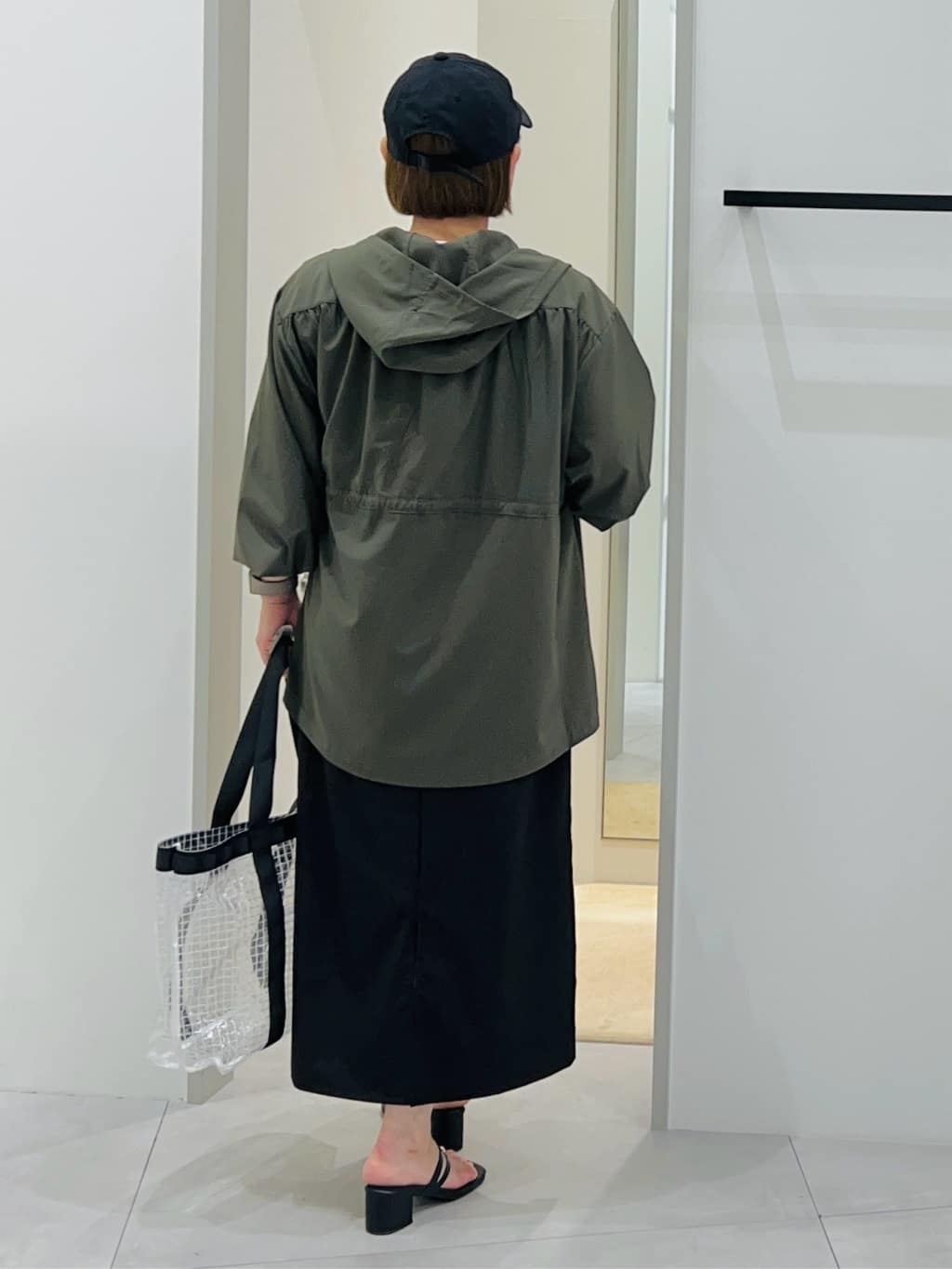 タナさんの「THE SHOP TK｜【mizugiwa/ラッシュガード】フロントジップパーカ/セットアップ可/接触冷感/UVケア/洗濯機」を使ったコーディネート