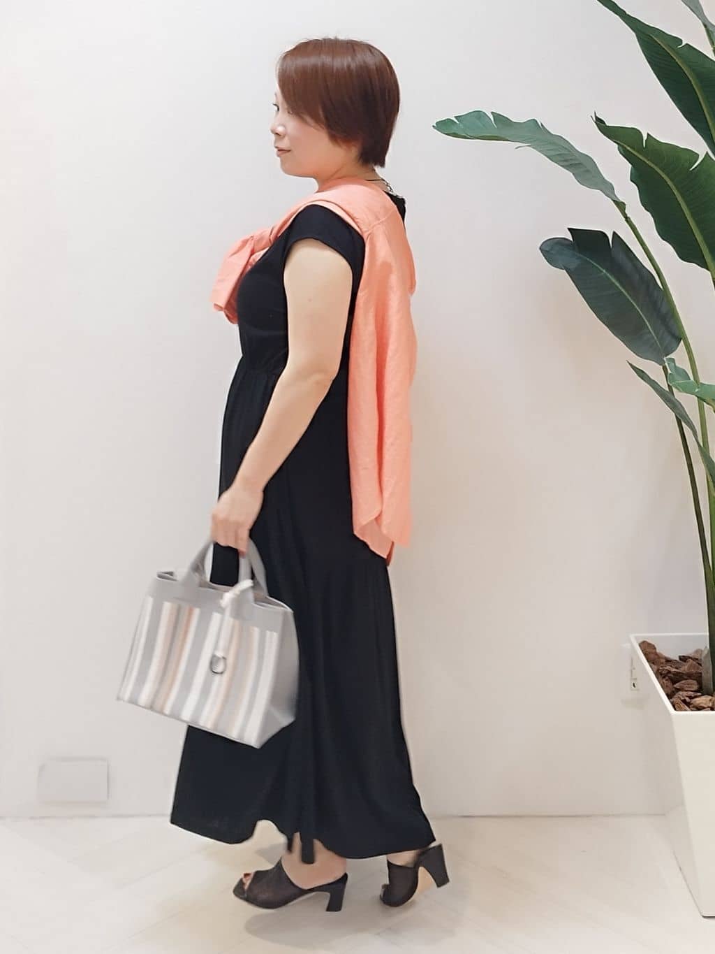 s u g iさんの「UNTITLED｜【ティアード/洗える】コットンロングワンピース」を使ったコーディネート