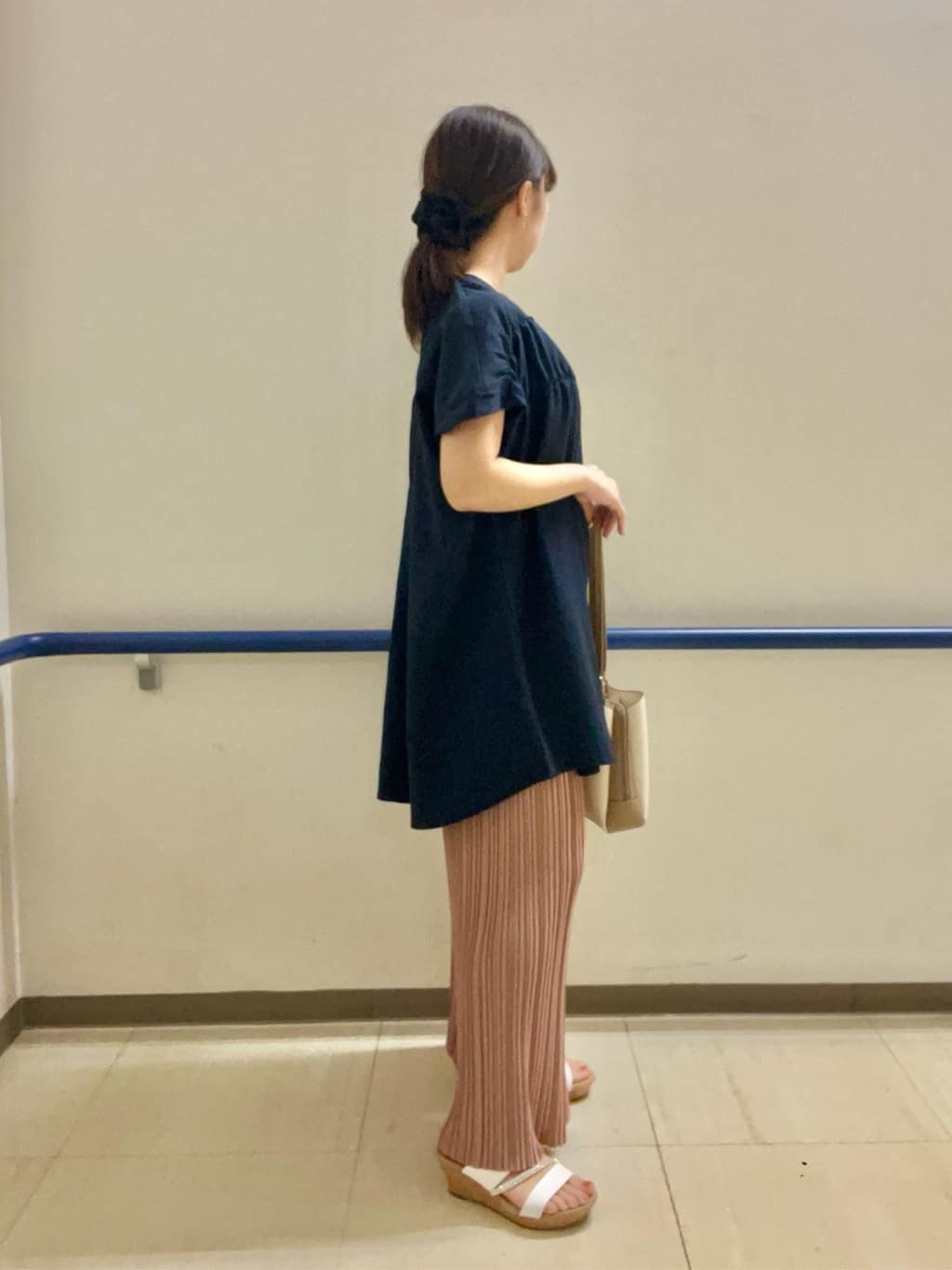 あもさんの「SHOO･LA･RUE｜【S-LL/ひんやり/体型カバー】サッカーストライプ Aラインチュニックブラウス」を使ったコーディネート