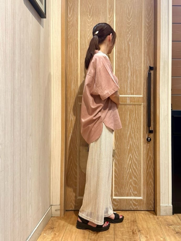 KAORIさんの「SHOO･LA･RUE｜【S-LL/UV/接触冷感/抗菌防臭】体型を自然にカバー フレンチリネンブレンド襟付ドルマンシャツ」を使ったコーディネート