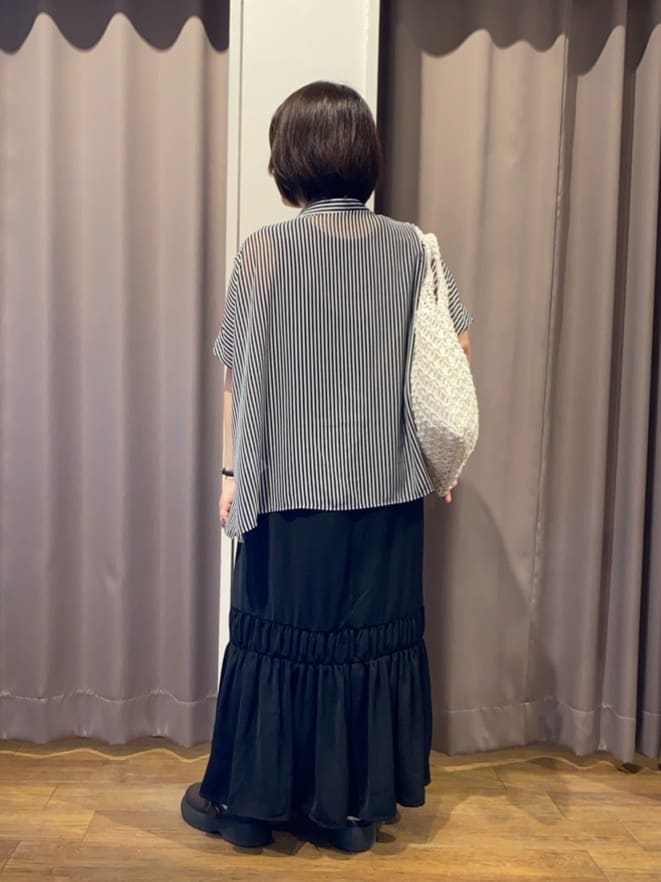 いーいさんの「SHOO･LA･RUE｜【ひんやり】シャーリングがアクセントに 大人のデザインキャミワンピース」を使ったコーディネート