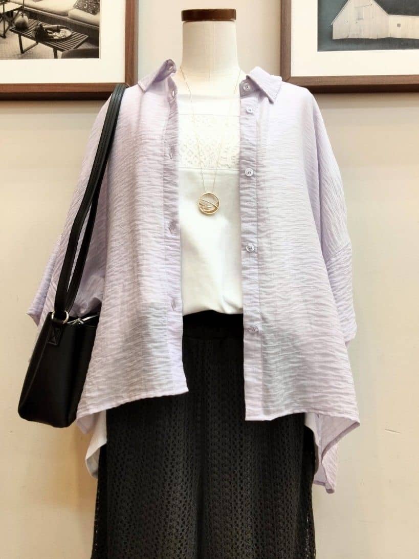 うっちーさんの「SHOO･LA･RUE｜ゆるっと感がこなれ見え ワッシャーシアー半袖シャツ」を使ったコーディネート