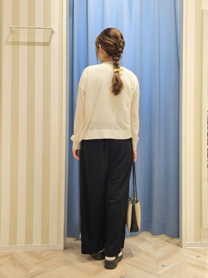 Ikumiさんの「SHOO･LA･RUE｜◆【高レビュー】スポーティで上品 大人のためのテープスポサン」を使ったコーディネート