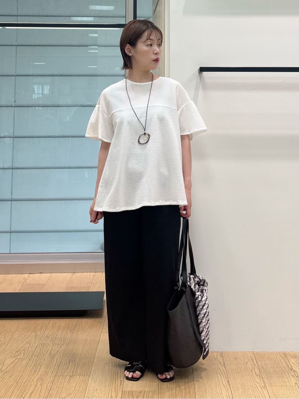 asamiさんの「INDIVI｜【洗える／UVケア／SETUP可能】ドロストワイドパンツ」を使ったコーディネート