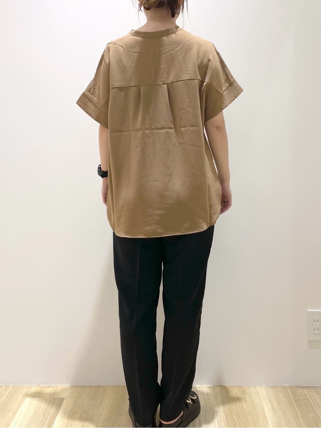 いなさんの「OPAQUE.CLIP｜《5色展開／SS-LLサイズ》スキッパー金ボタンブラウス／セットアップ対応【防シワ／ストレッチ／洗濯」を使ったコーディネート