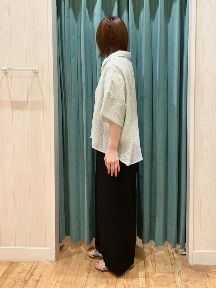 yuuさんの「SHOO･LA･RUE｜ゆるっと感がこなれ見え ワッシャーシアー半袖シャツ」を使ったコーディネート
