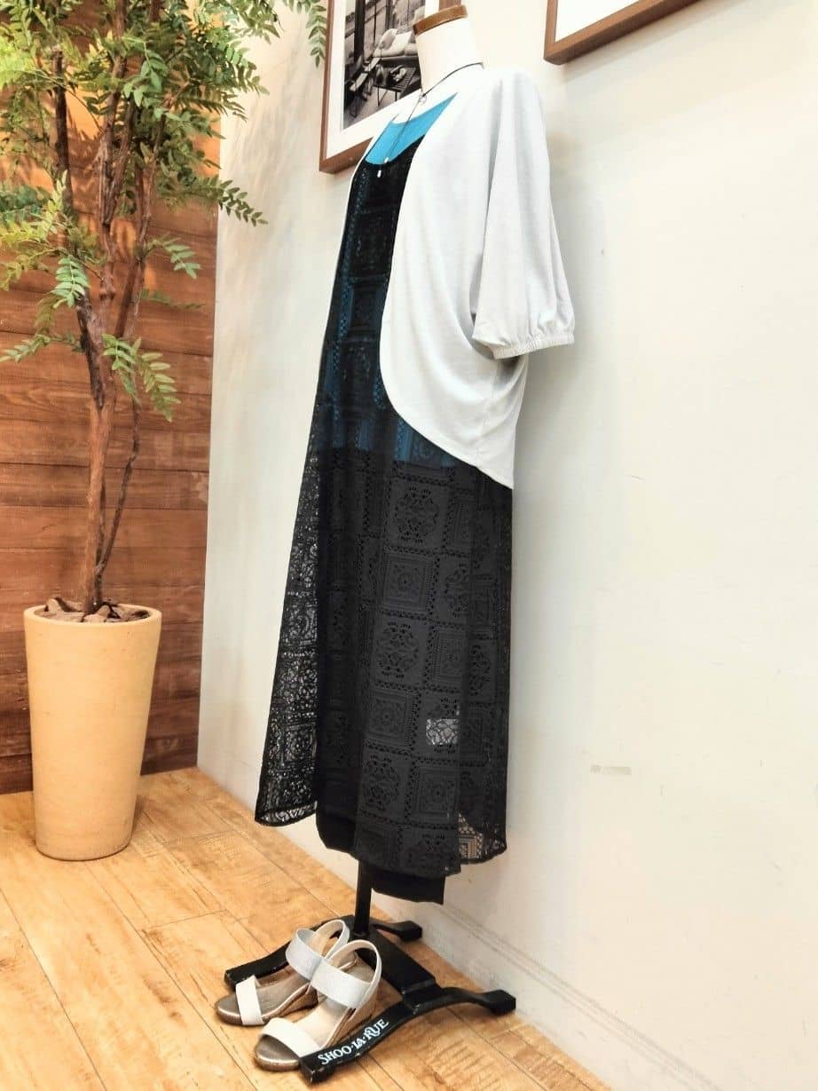 うっちーさんの「SHOO･LA･RUE｜【UV/さらさらタッチ】女性らしさ漂う 5分袖ボレロカーディガン」を使ったコーディネート