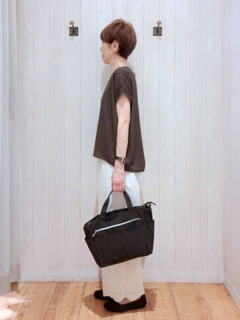 Ribさんの「SHOO･LA･RUE｜【S-LL】華やかさをプラスする 裾刺繍ストレートパンツ」を使ったコーディネート
