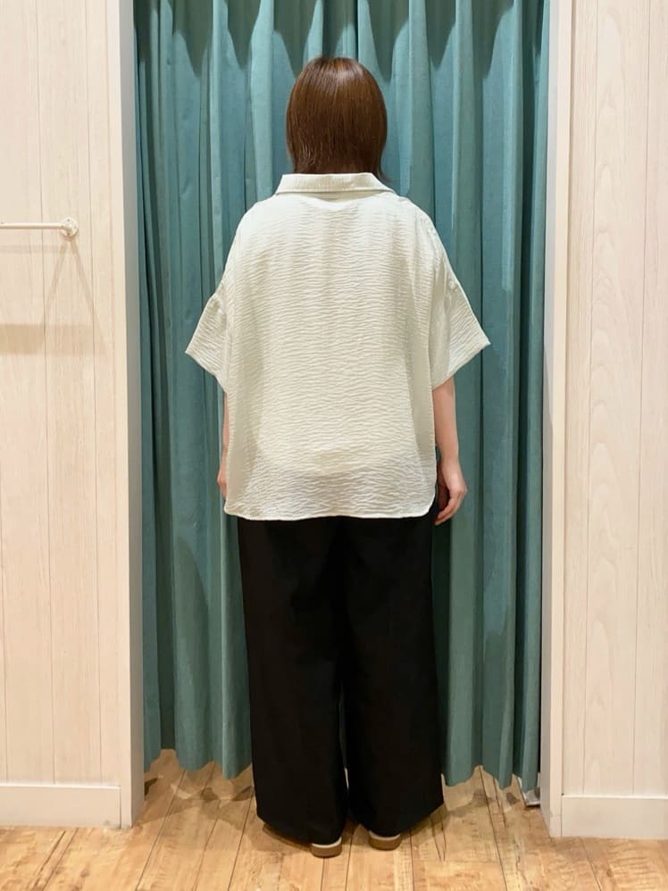 yuuさんの「SHOO･LA･RUE｜ゆるっと感がこなれ見え ワッシャーシアー半袖シャツ」を使ったコーディネート