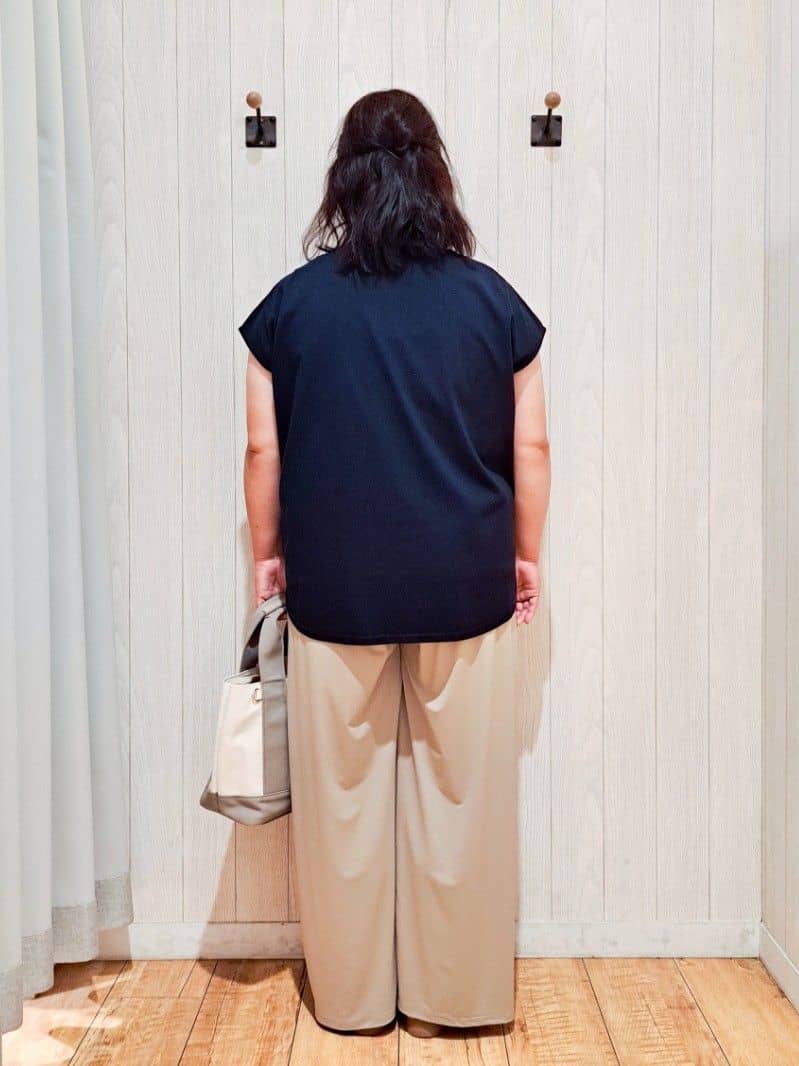 kotomiさんの「SHOO･LA･RUE｜【S-LL/ひんやり/UV】リラクシーな穿き心地 エアリーワイドパンツ」を使ったコーディネート