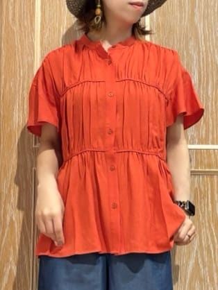 meiさんの「SHOO･LA･RUE｜【洗える/S-LL/ひんやり】金ボタンがアクセント　大人のデニムガウチョパンツ」を使ったコーディネート