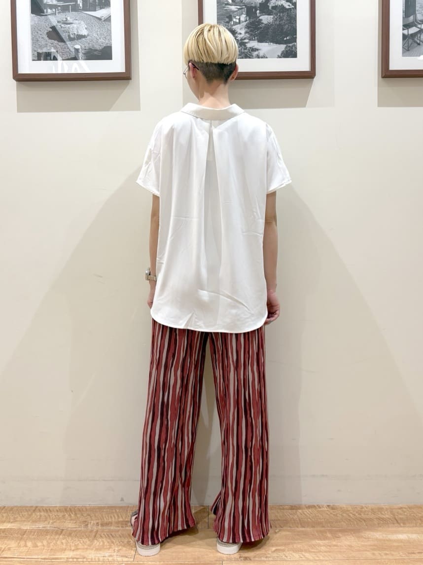 Ayumiさんの「SHOO･LA･RUE｜【洗える/S-LL/プチプラ】さらっとすっきりきれい見え スキッパーブラウス」を使ったコーディネート