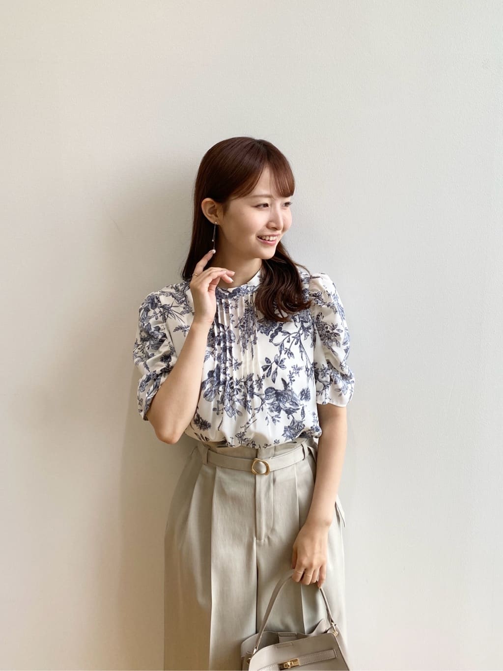みさかさんの「index｜柄プリントピンタックブラウス【洗濯機洗い可／イージーアイロン／防シワ】」を使ったコーディネート
