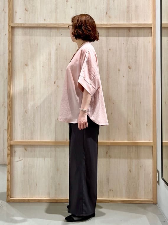 nakoさんの「THE SHOP TK｜麻調ピンタックワイドパンツ【洗濯機OK】」を使ったコーディネート