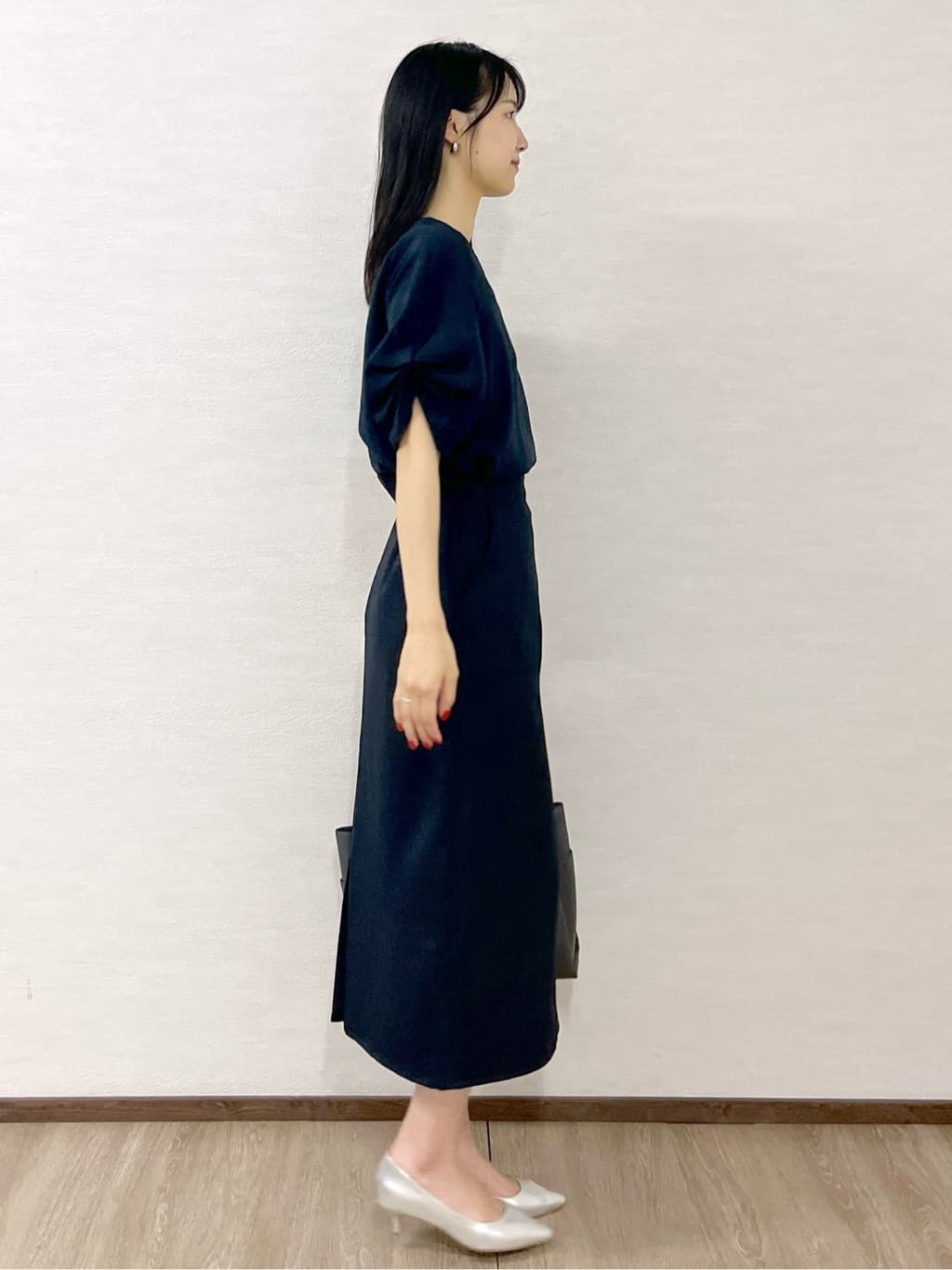 sachikoさんの「OPAQUE.CLIP｜リネンライクキーネックタックスリーブブラウス【洗濯機洗い可／吸水速乾／接触冷感】」を使ったコーディネート