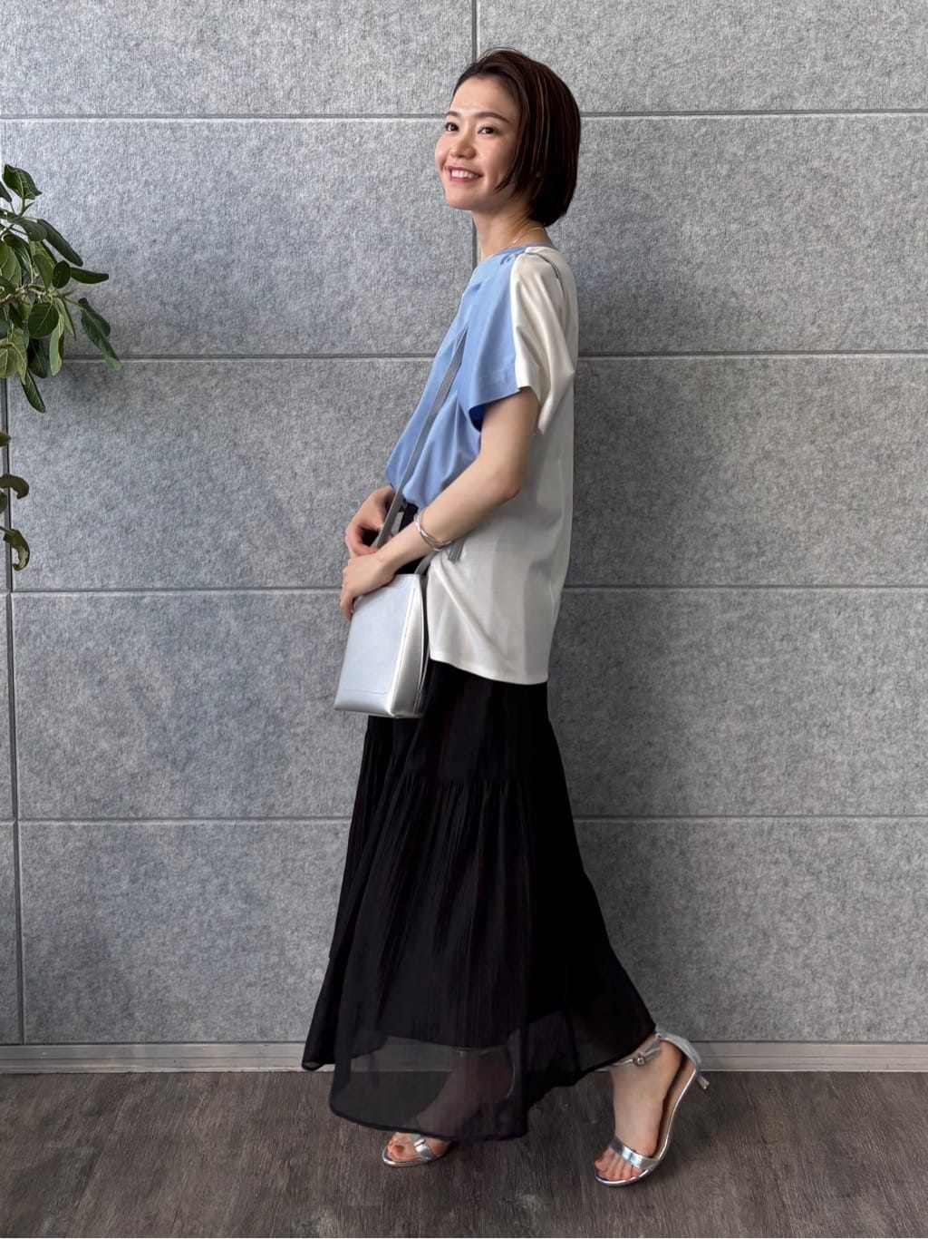 kanaeさんの「INDIVI｜【洗える／汗ジミ防止】バイカラー＆アシメヘム Tシャツ」を使ったコーディネート