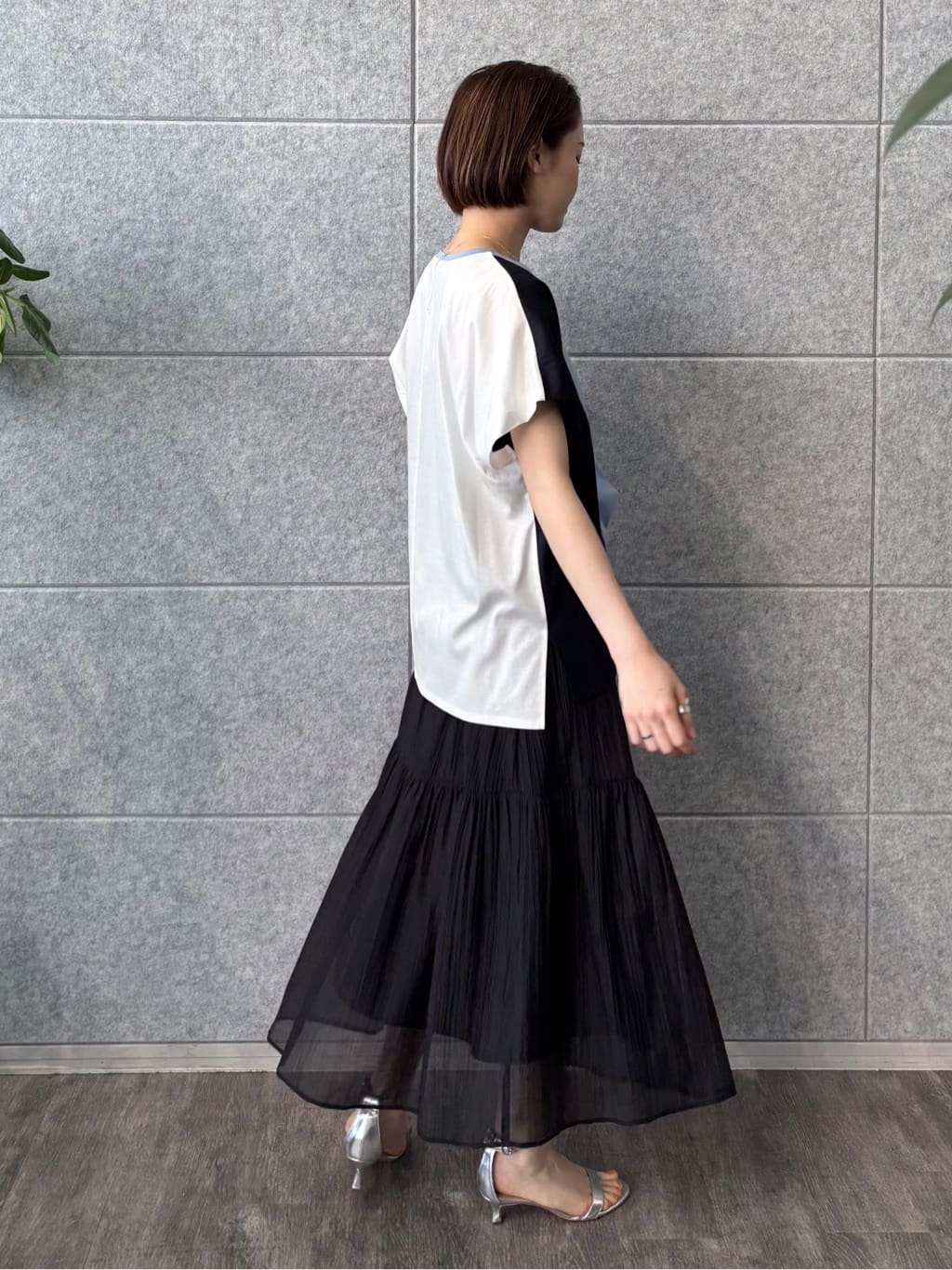 kanaeさんの「INDIVI｜【洗える／汗ジミ防止】バイカラー＆アシメヘム Tシャツ」を使ったコーディネート