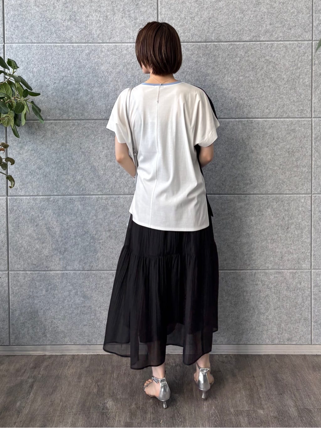 kanaeさんの「INDIVI｜【洗える／汗ジミ防止】バイカラー＆アシメヘム Tシャツ」を使ったコーディネート