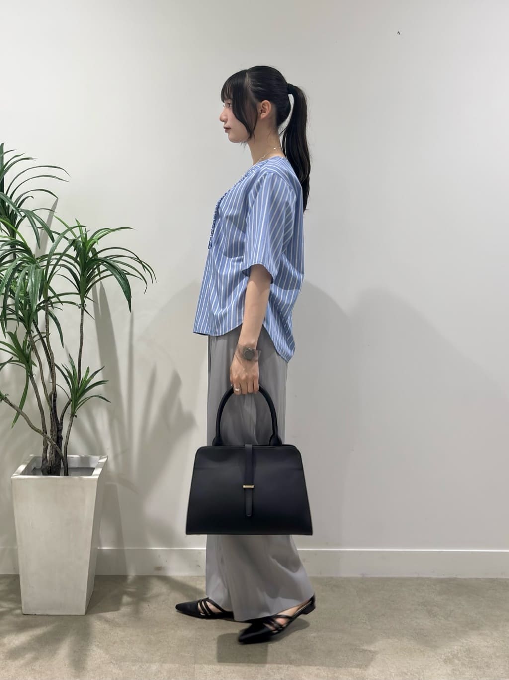 ibukiさんの「INDIVI｜【洗える】胸元タックフリルブラウス」を使ったコーディネート