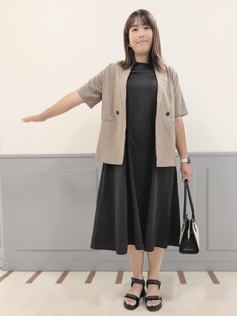 じゃんみなさんの「grove｜軽やかに羽織れて、きちんと見え ハーフスリーブテーラードジャケット」を使ったコーディネート