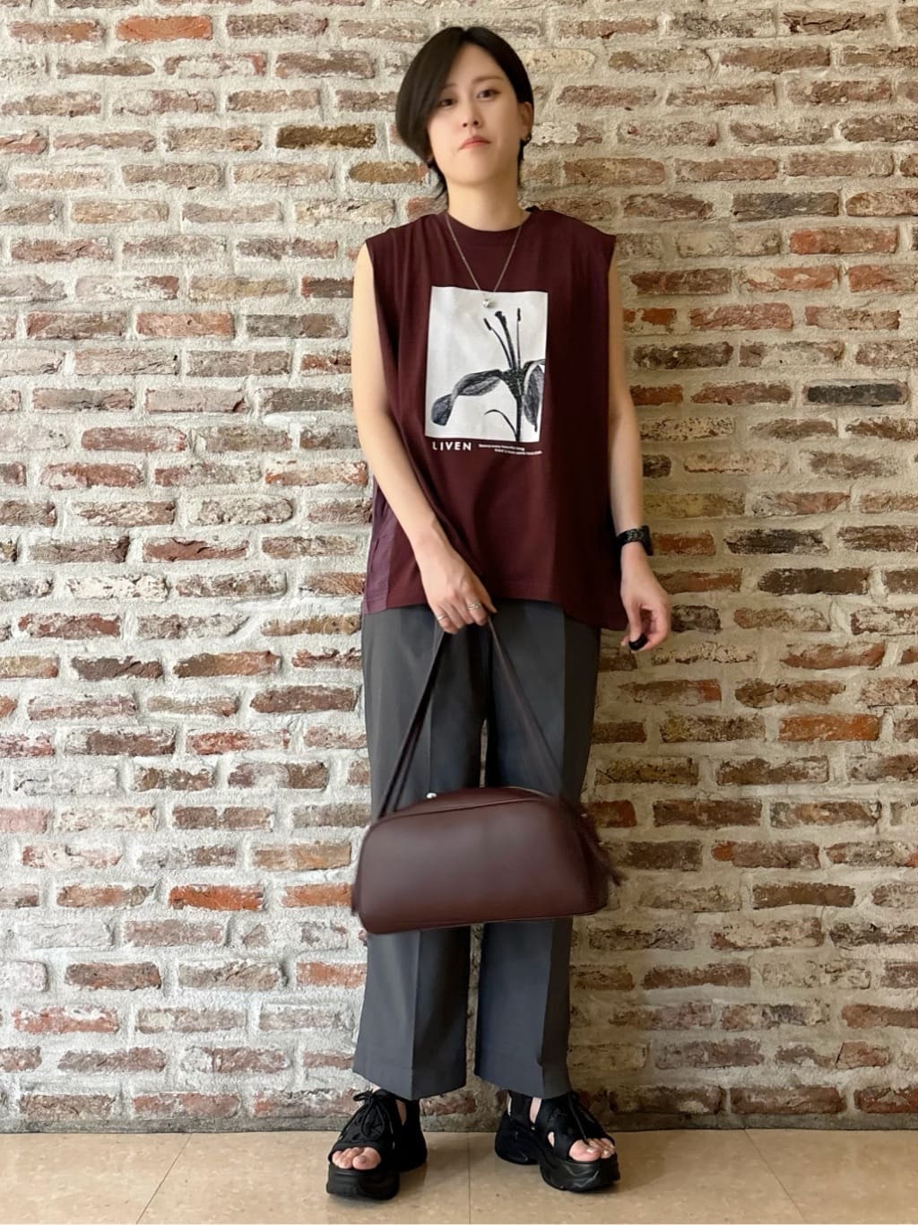 しばさんの「THE SHOP TK｜異素材切替フォトプリントTシャツ【洗える】」を使ったコーディネート